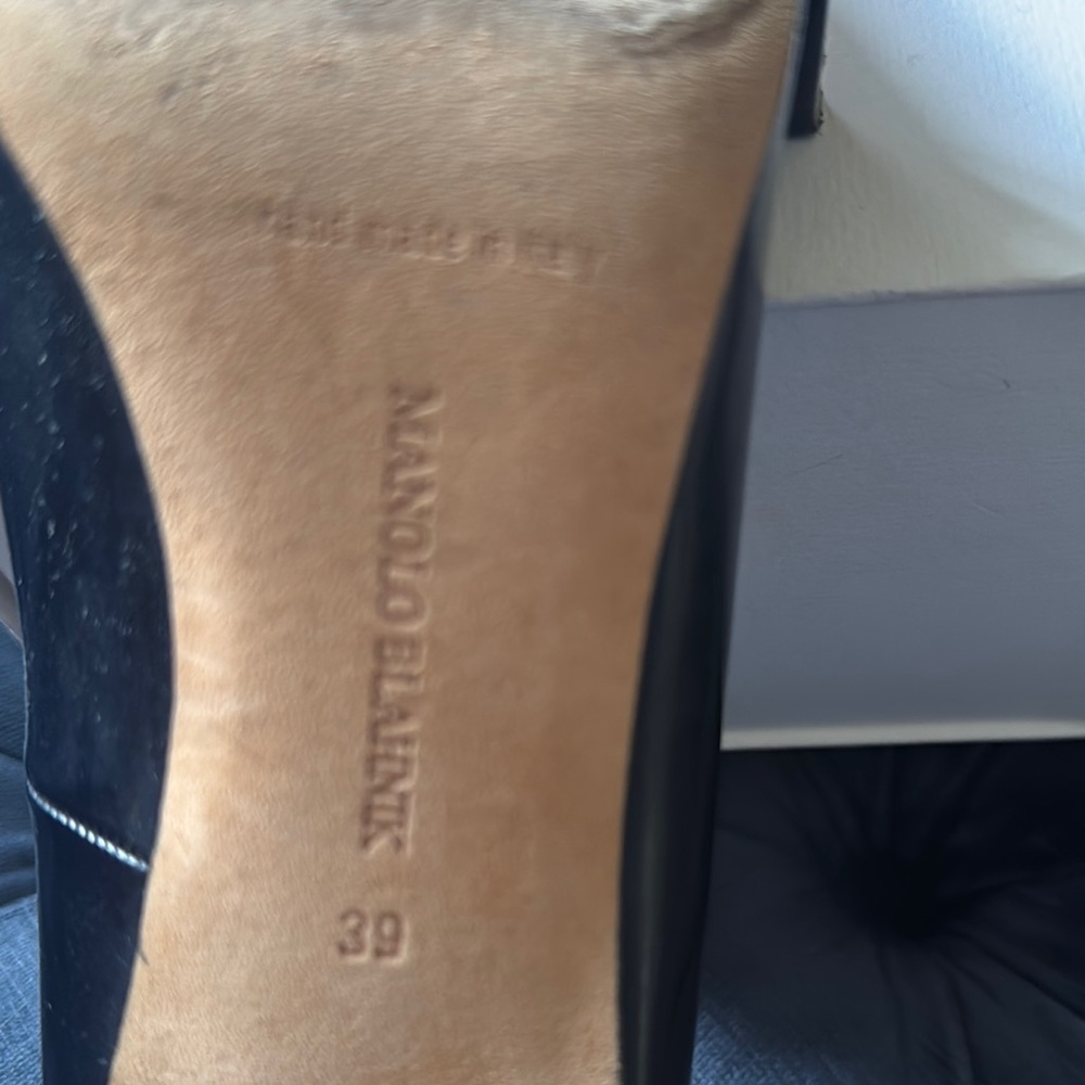 Manolo Blahnik Navy Patent Leather Heels - Picture 6 of 6